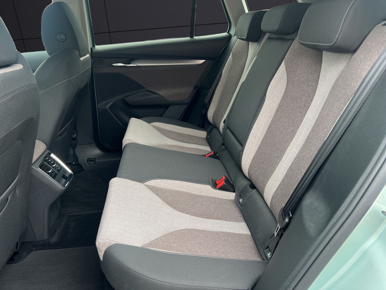 Fahrzeugabbildung SKODA Enyaq 60 Lodge Matrix Navi Wäpu ACC RFK SH 20"