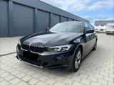 BMW 320i Touring -AHK, 8-fach bereift 
