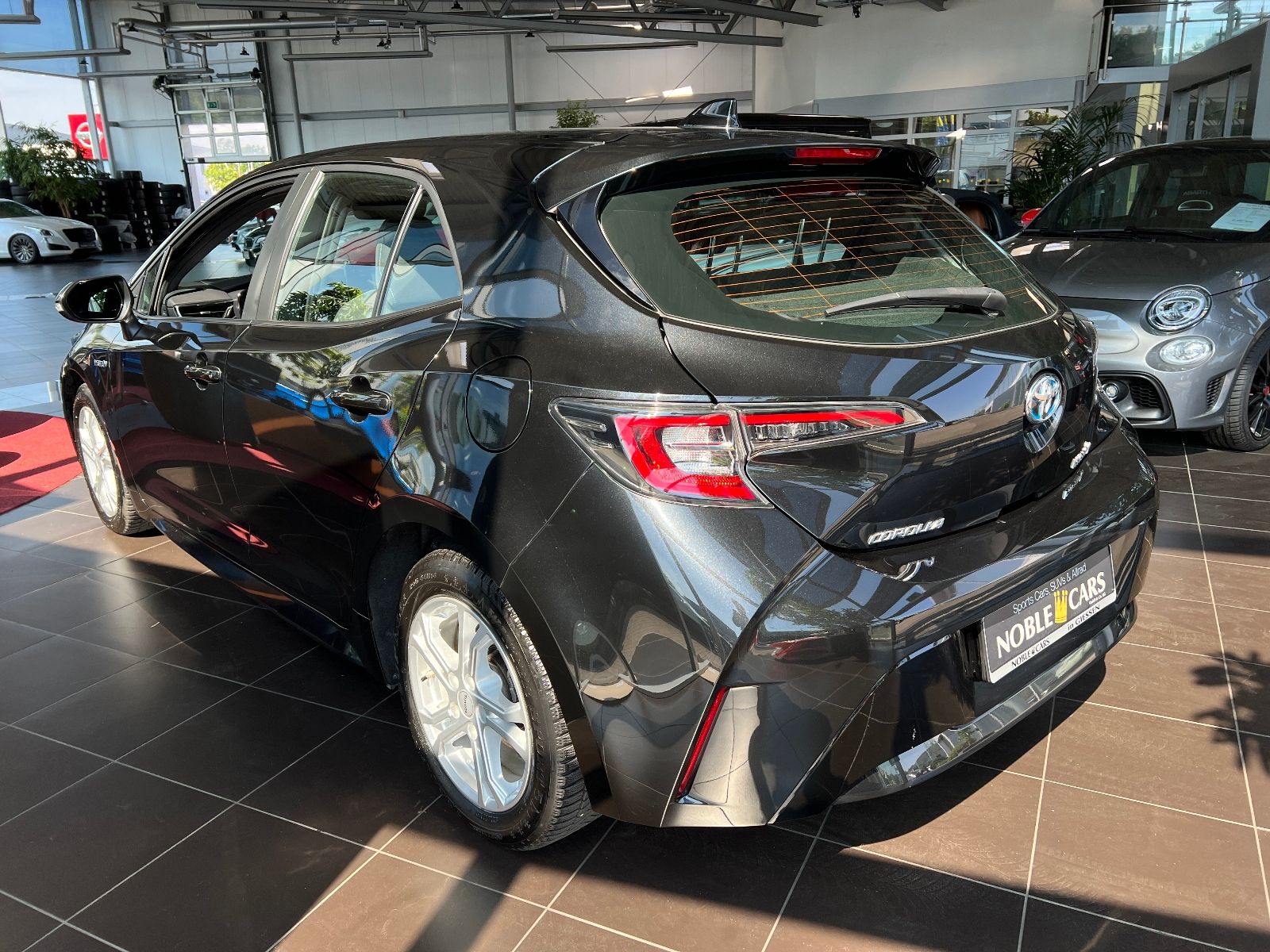 Fahrzeugabbildung Toyota Corolla Hybrid Business Edition NAV RFK SHZ ALU