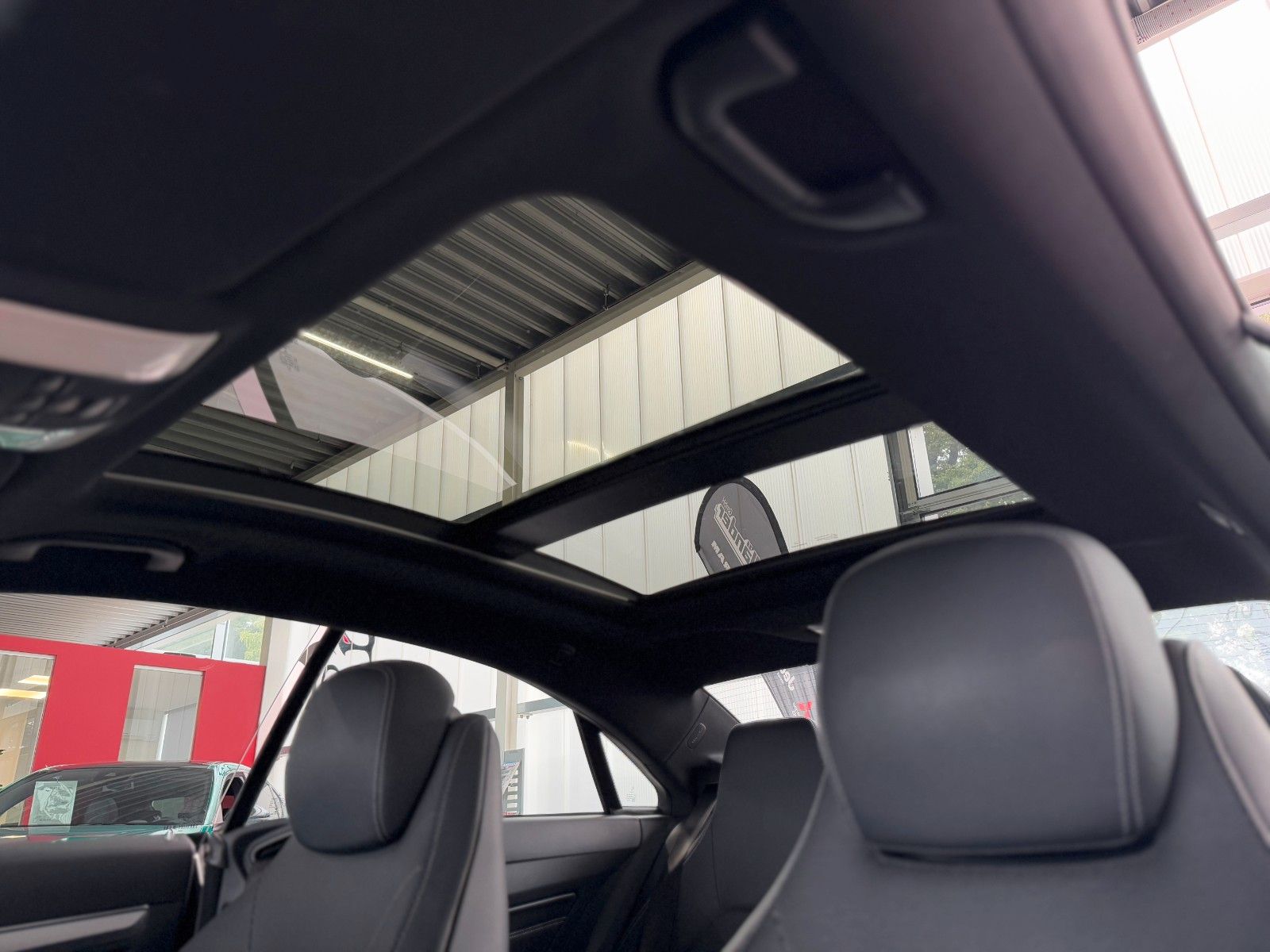 Fahrzeugabbildung Mercedes-Benz E 200 CGI Coupe Sportpaket AMG-Line Pano Leder
