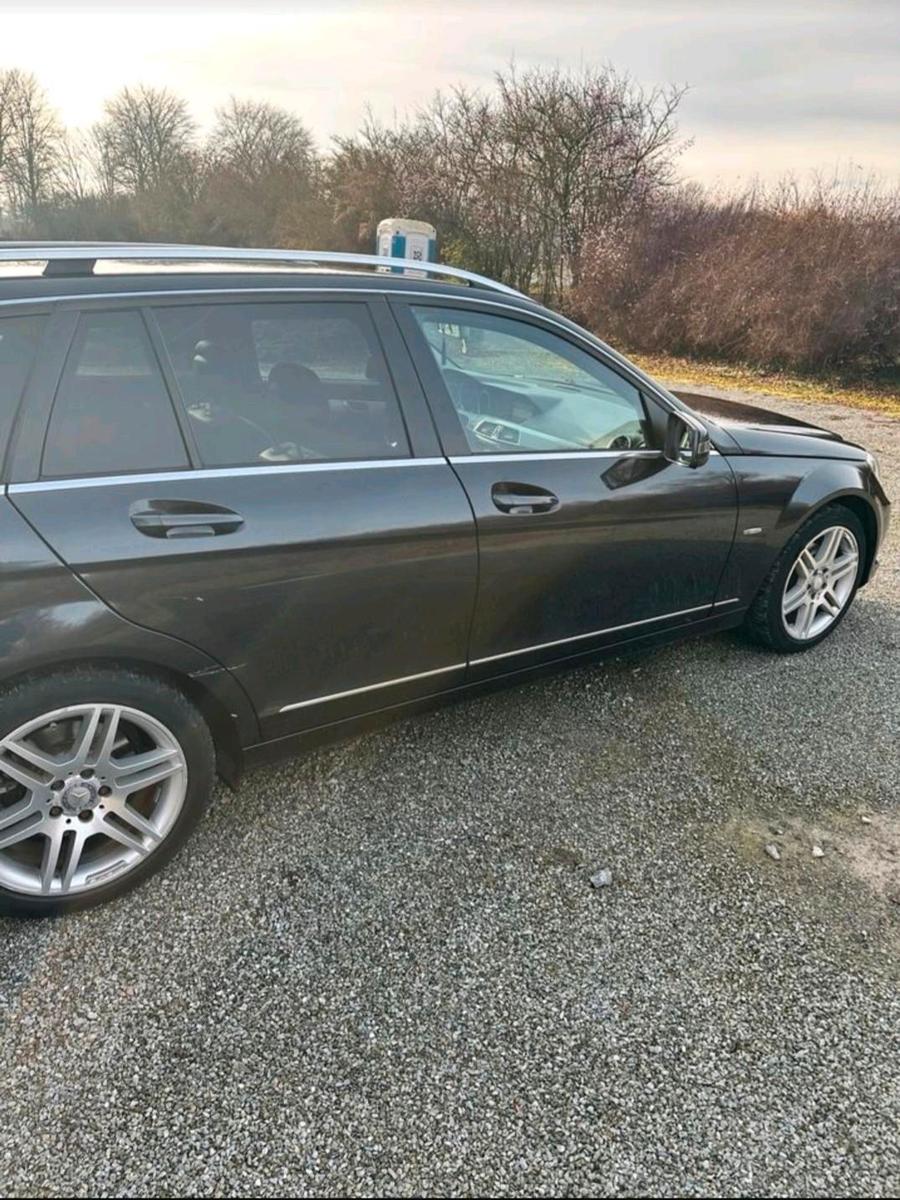 Mercedes-Benz C220 2011 — салон