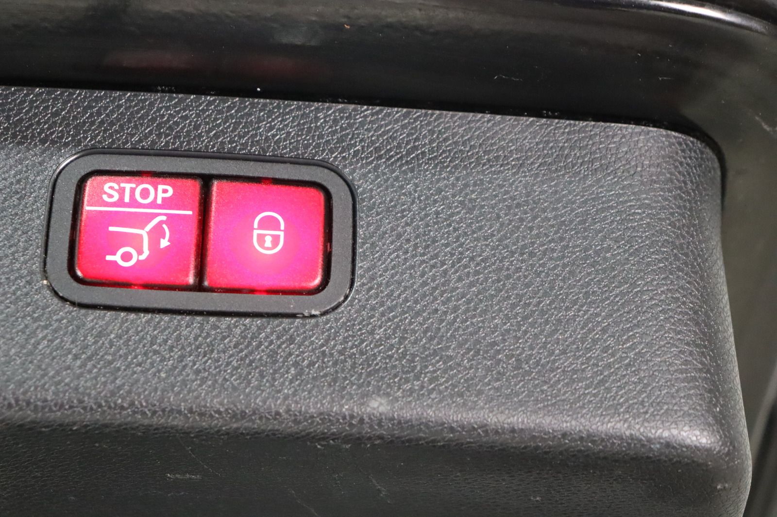 Fahrzeugabbildung Mercedes-Benz E 400 T 4Matic * Airmatic * STHZ * Memory AVANTG