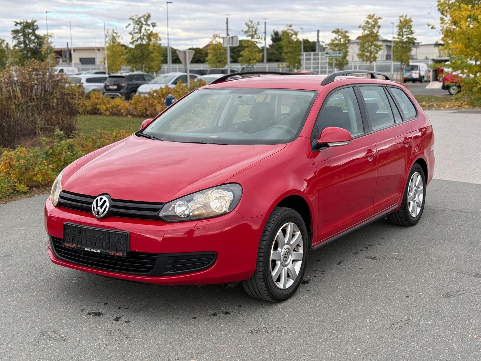 Volkswagen Golf 2010 — салон
