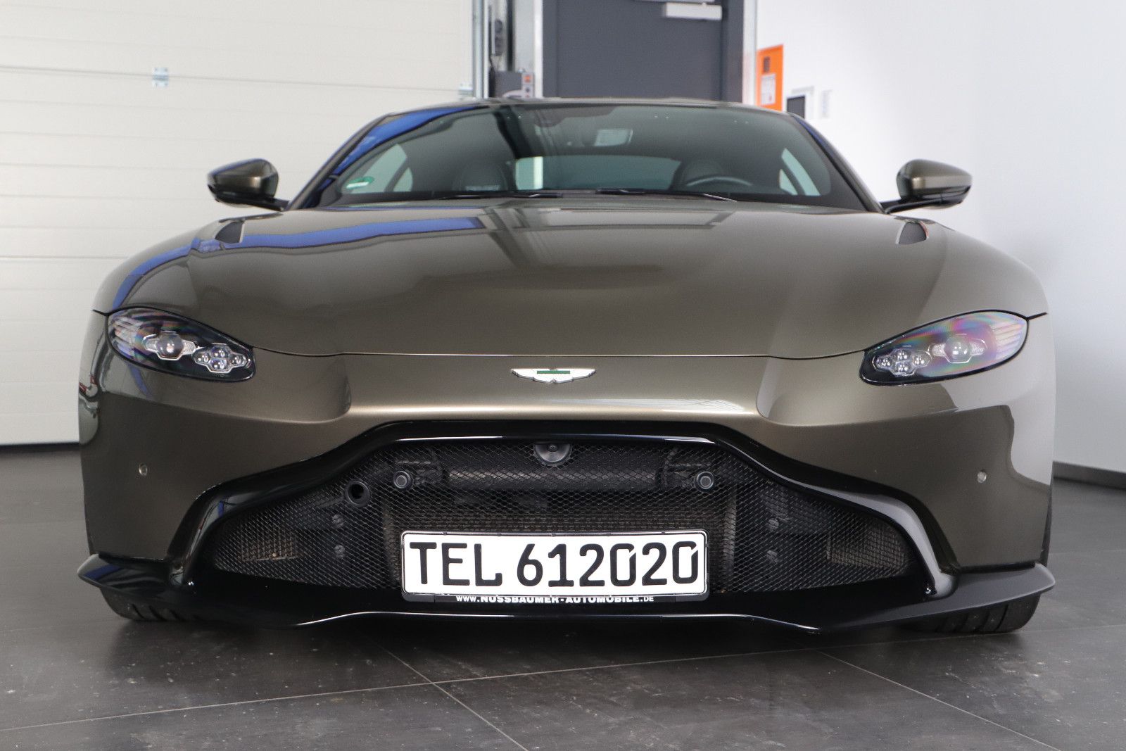 ASTON MARTIN V8 Vantage
