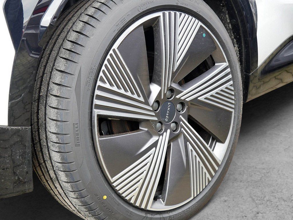 Lynk & Co 08