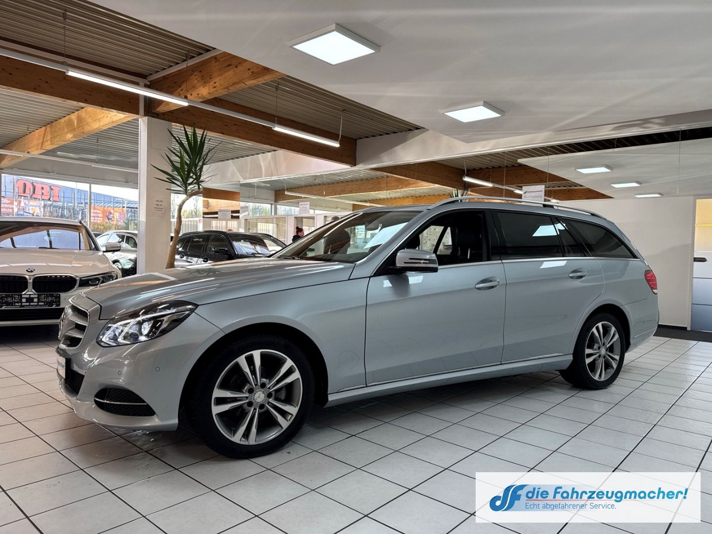 Fahrzeugabbildung Mercedes-Benz E 200 BlueTec Niveau AHK-klappbar LED Blendfreie