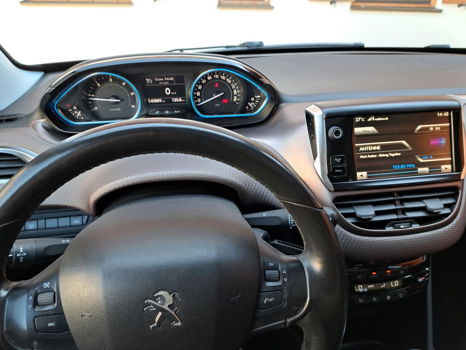 Peugeot 2008 Allure BlueHDi 100 STOP & START Allure