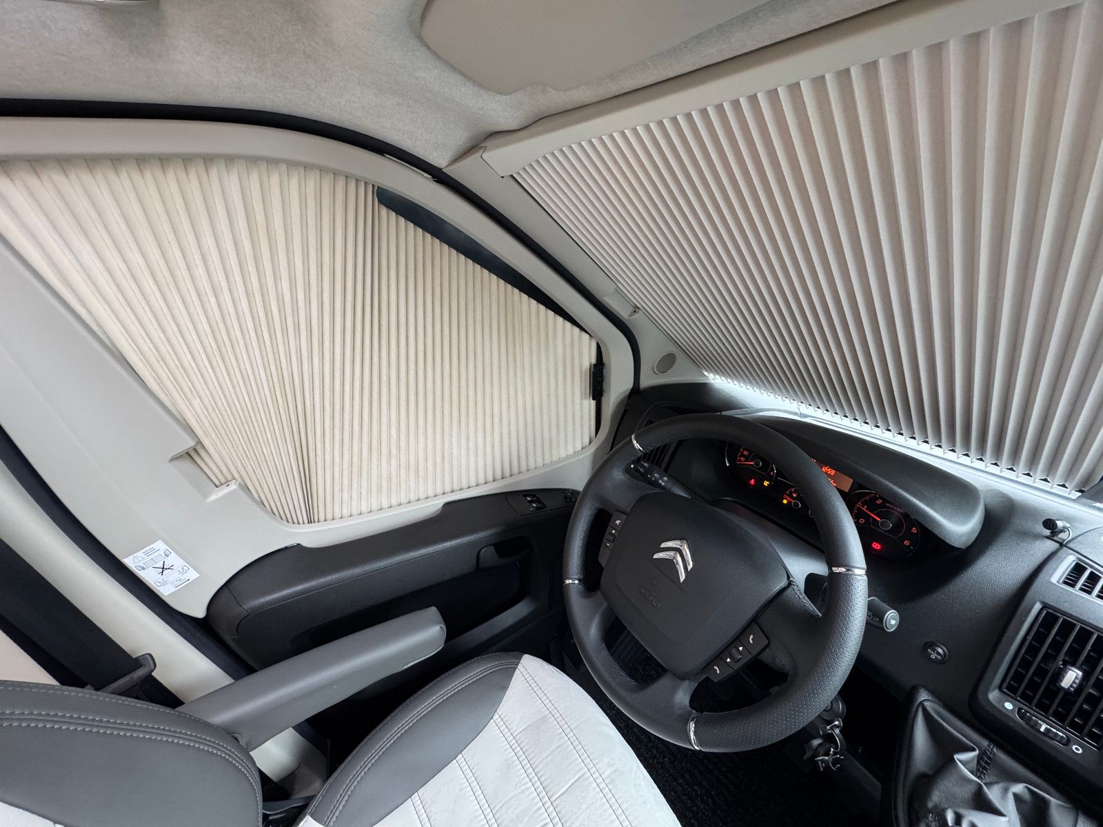 Fahrzeugabbildung Sunlight ADVENTURE EDITION T 68 1HAND KEIN MIETER HUBBETT