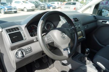 Volkswagen Touran - 12