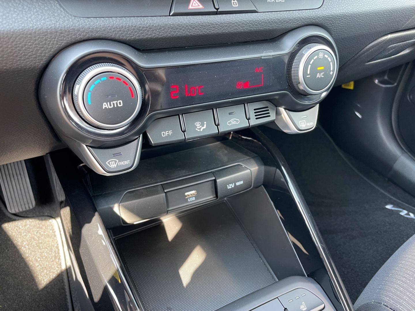 Fahrzeugabbildung Kia Stonic Vision Navi Klima DAB SHZ LenkradHZG