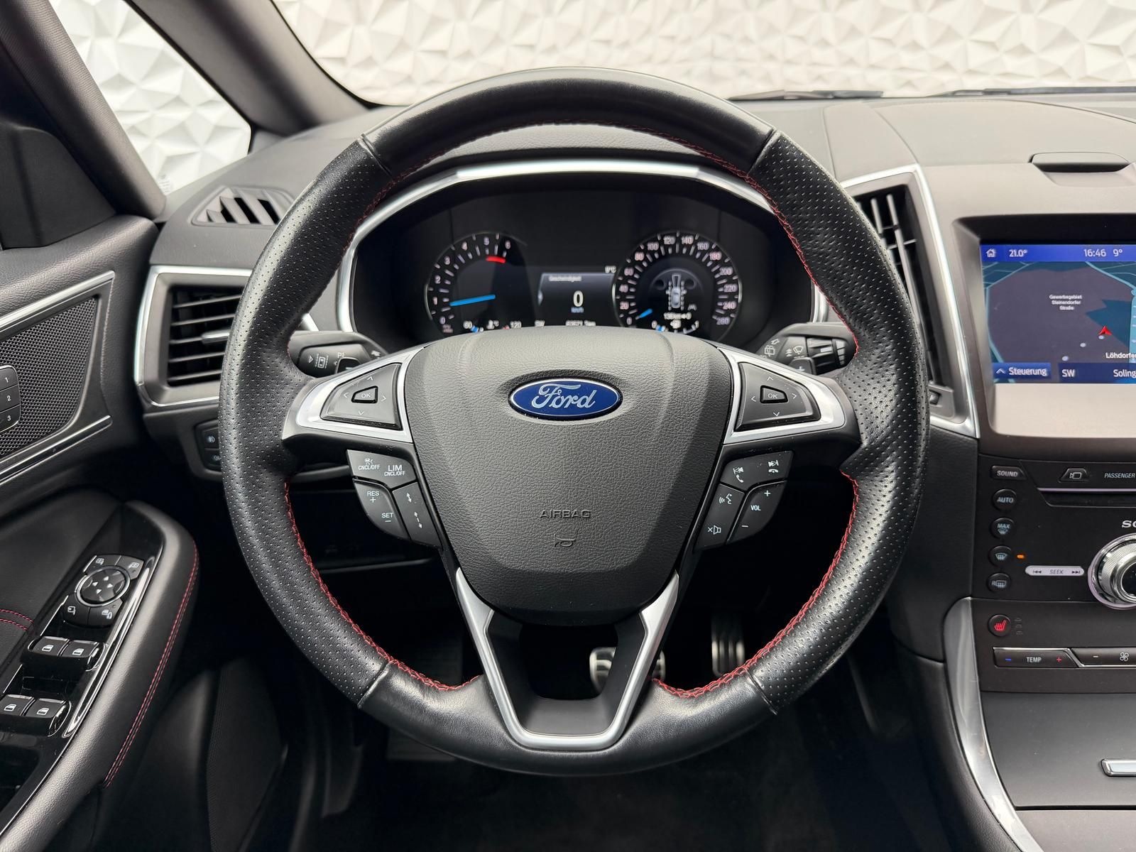 Fahrzeugabbildung Ford S-MAX ST-LINE 2.0 AWD 4x4/7-SITZER/ACC/AHK/R-CAM