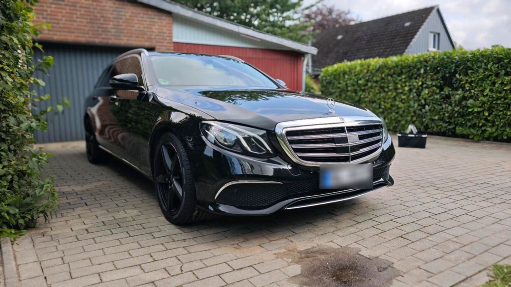 Image of Mercedes-Benz E 300