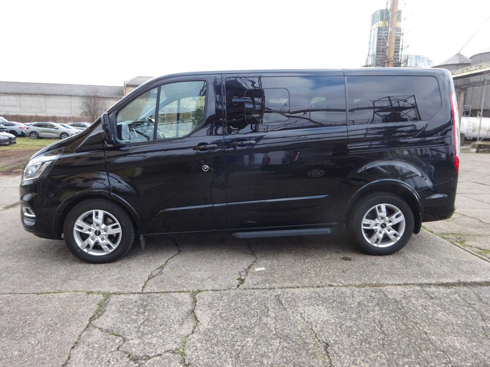 Ford Tourneo Custom 170PS Autm. L1 Titanium X Standhz foto 3