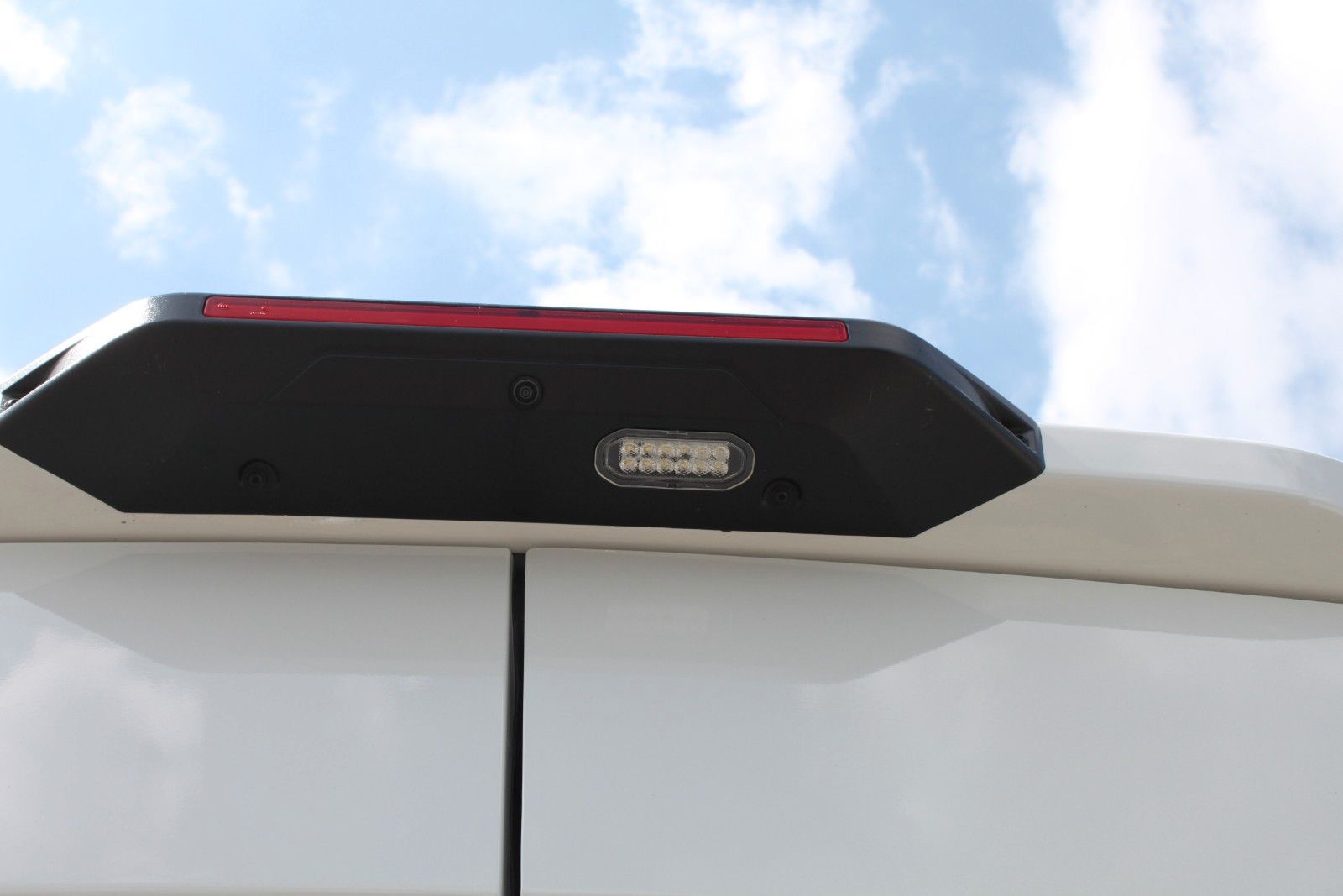 Fahrzeugabbildung Iveco Daily KaWa Aut. 3.0 D Holzb./Verkleidung/Airline