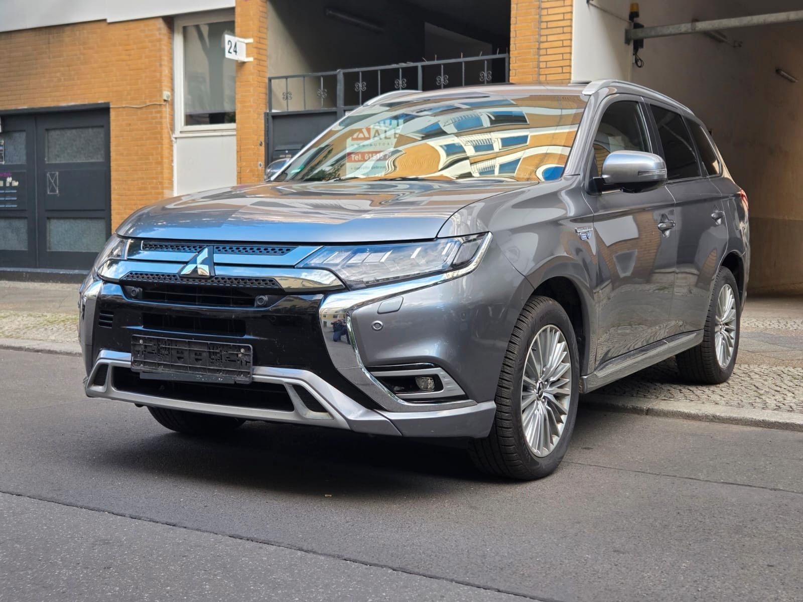 Mitsubishi Outlander MIVEC PLUG-IN HYBRID 4WD Vollasstatung