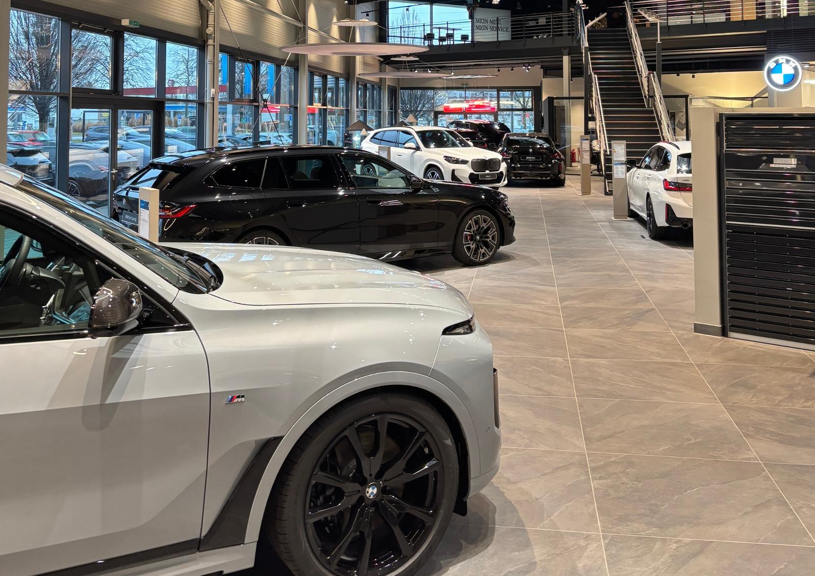 showroom-image-top