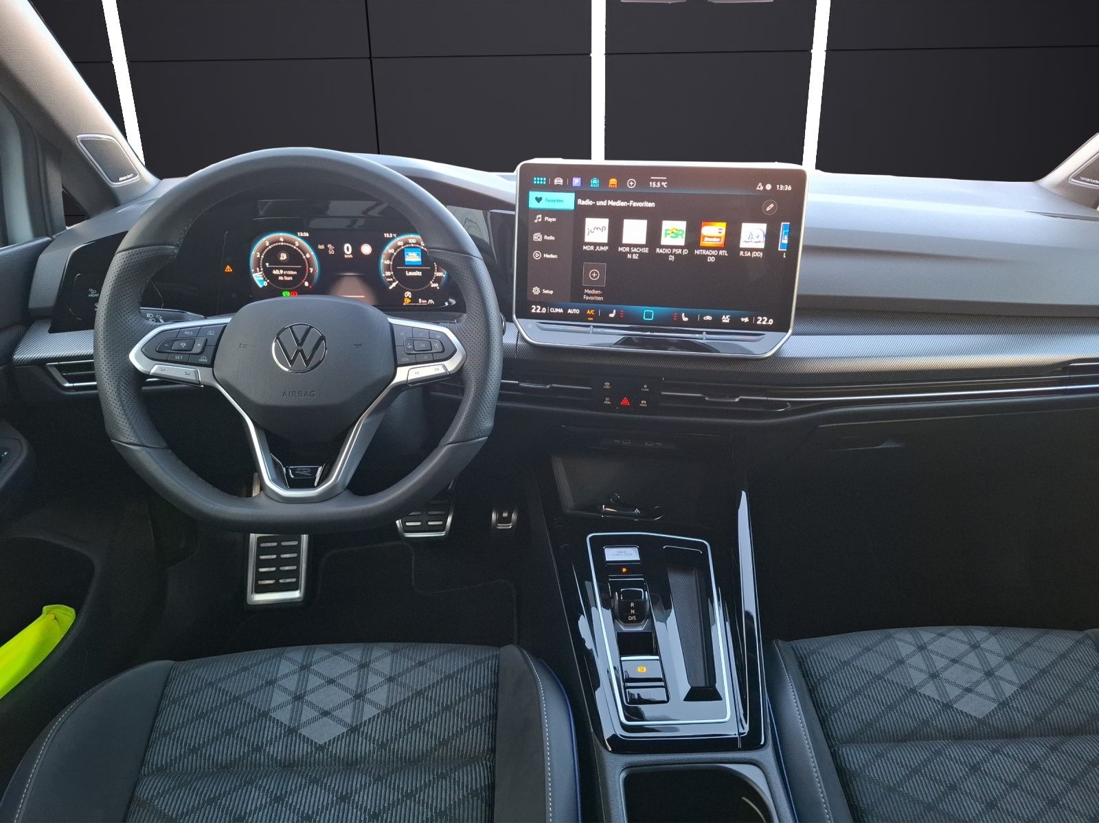 Fahrzeugabbildung Volkswagen Golf VIII Variant eTSI R-Line DSG LEDplus Navi A