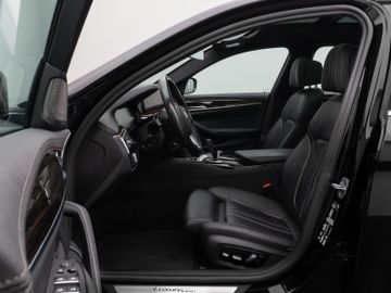 Fahrzeugabbildung BMW 530d xDr Tour Luxury Line ACC H/K Panorama DAB