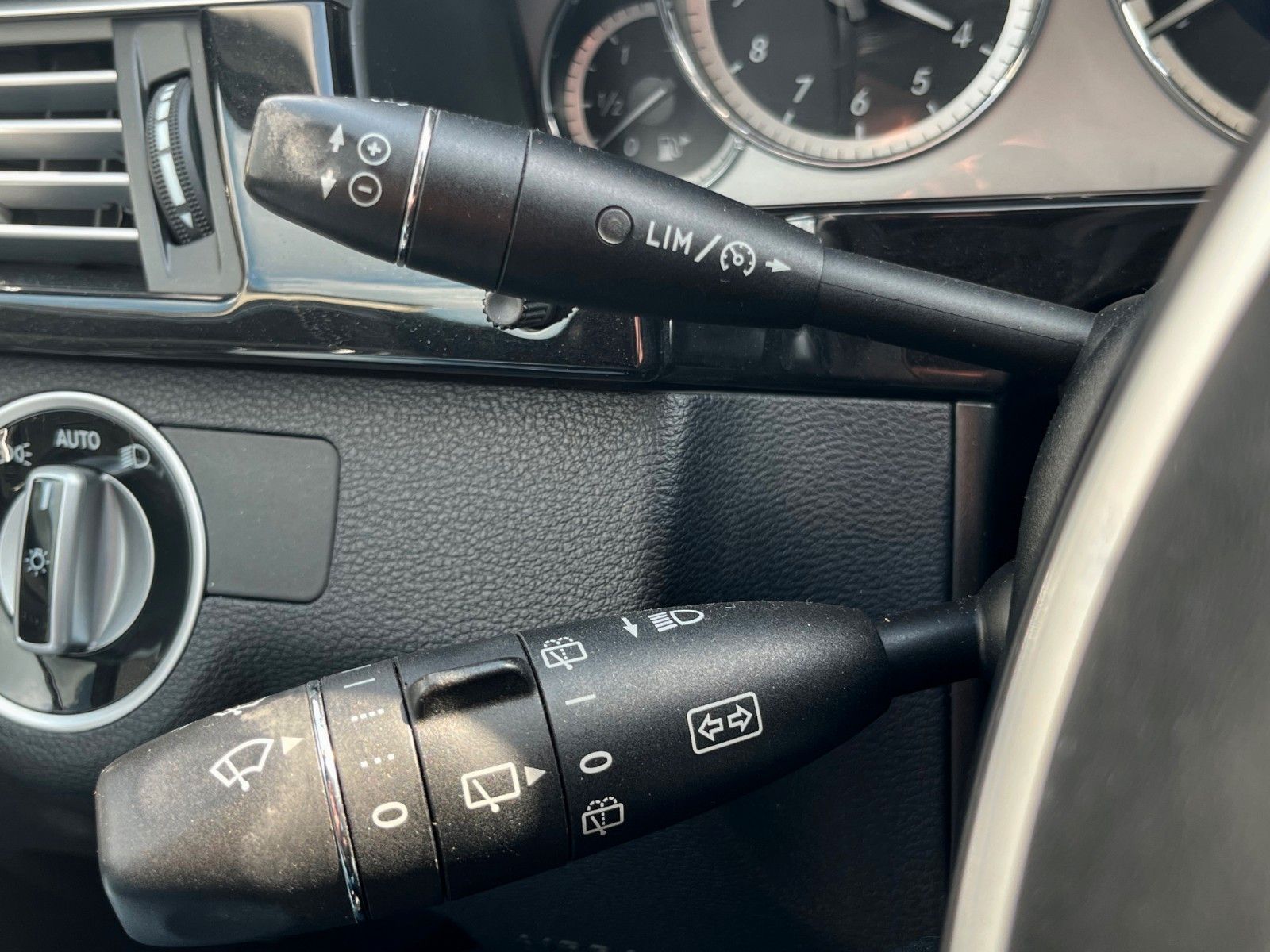 Fahrzeugabbildung Mercedes-Benz E 300 CDI Aut. AVANTGARDE Navi Xenon Leder AHK