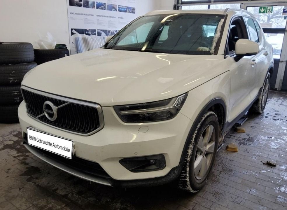 Fahrzeugabbildung Volvo XC40 D4 Momentum Pro AWD 4x4 LEDER ANHZV PRO-PAK