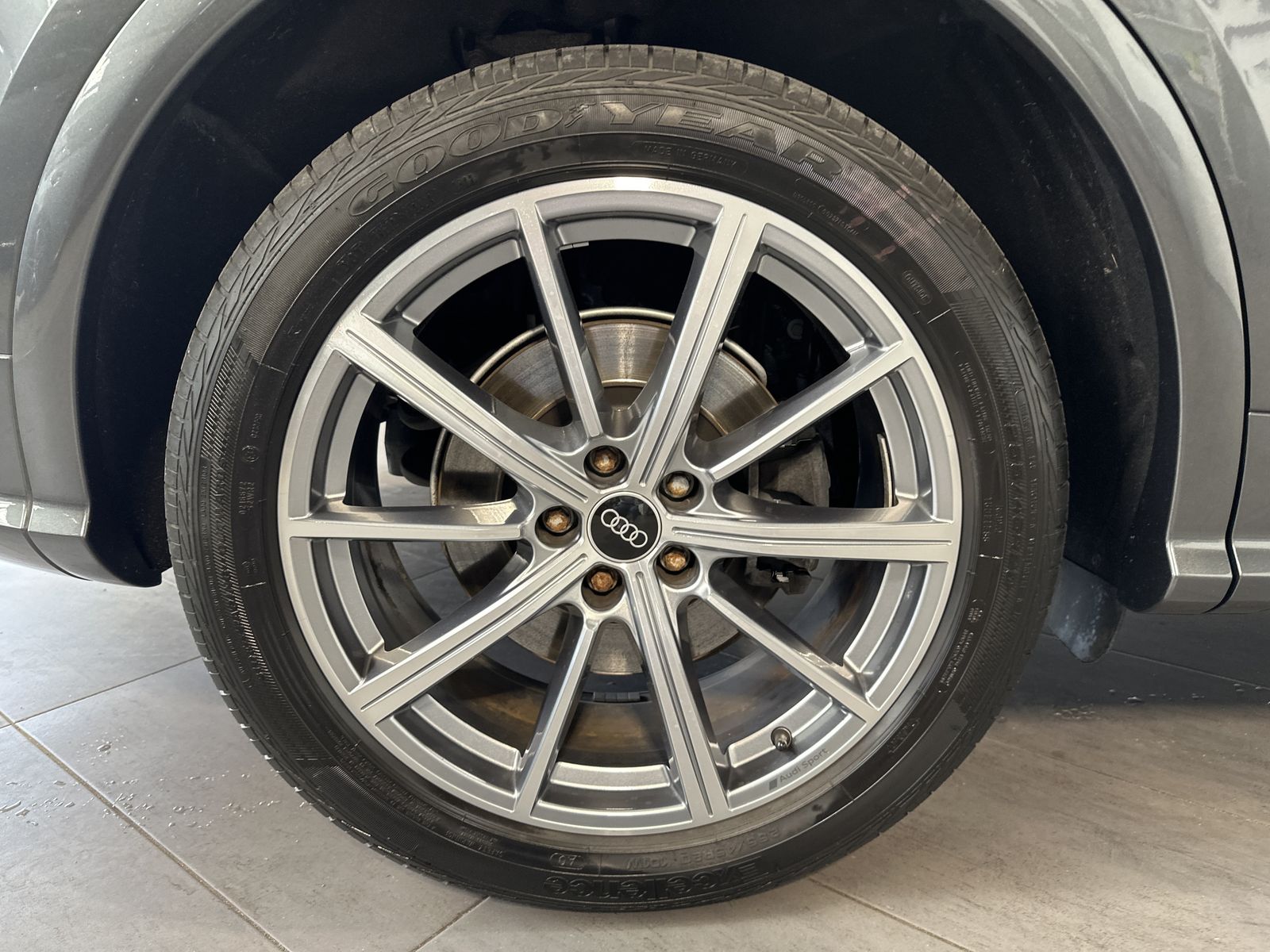 Fahrzeugabbildung Audi Q5 50 TFSI e Quattro S-Line NAV+LED+LUFTFAHRWERK