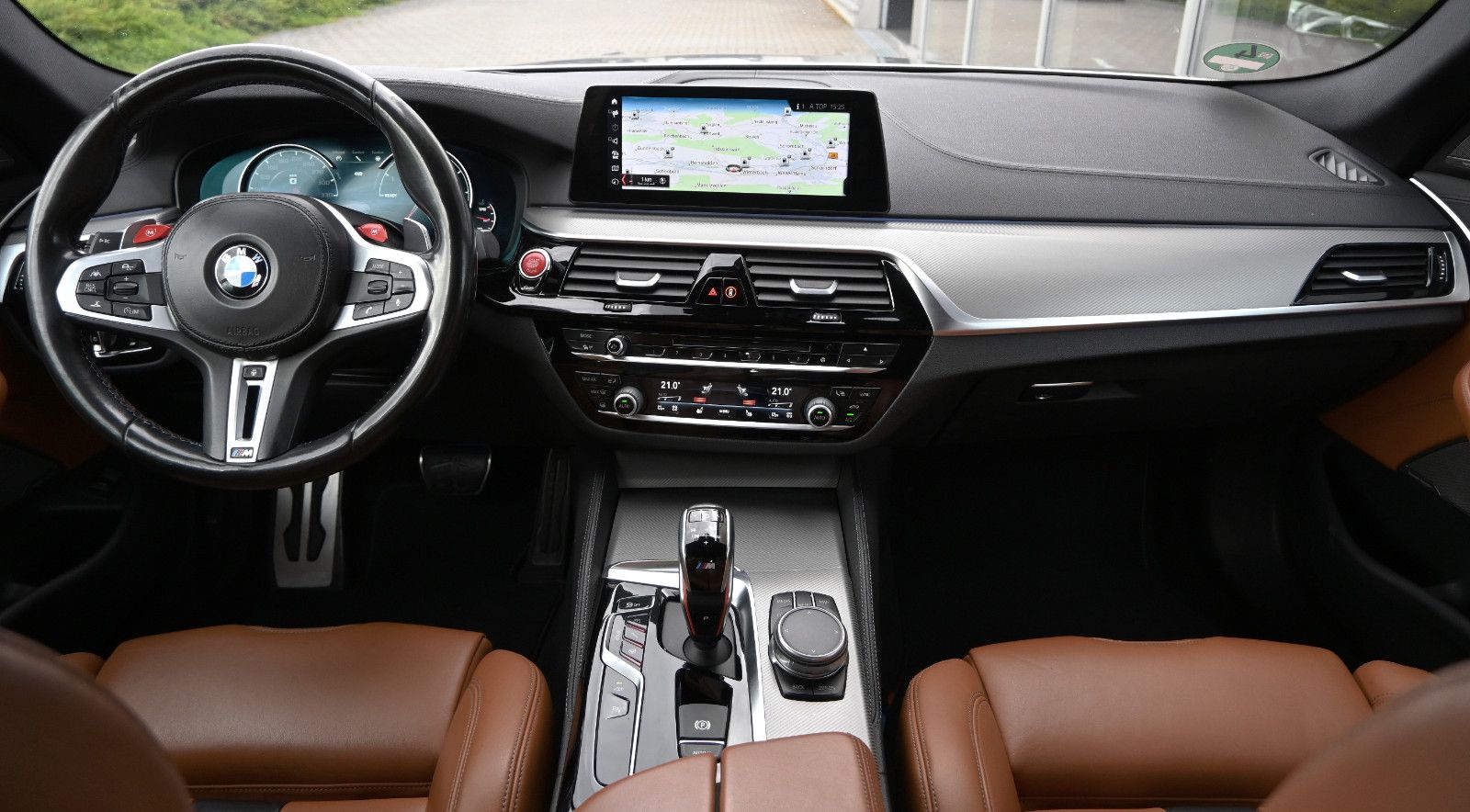 Fahrzeugabbildung BMW M5 xDrive °Driving Assistant Plus°HARMAN°M-SITZ°