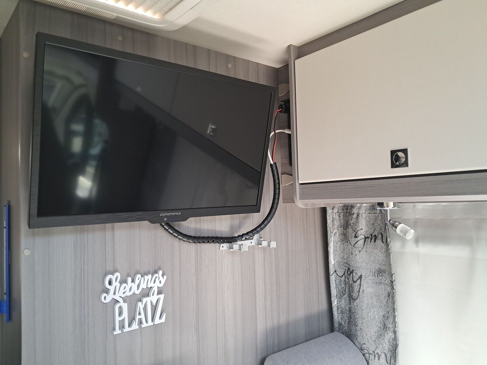 Fahrzeugabbildung Hobby OnTour Van V65 SAT,Solar,Markise,RK,Fahr.