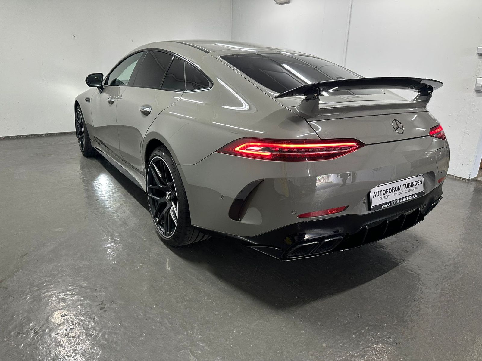 Fahrzeugabbildung Mercedes-Benz GT 63  S E Performance *AERODYNAMIK*CLASSICGRAU*