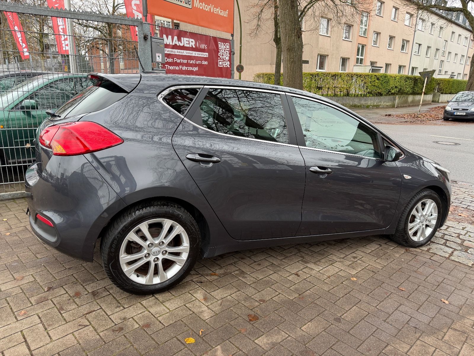 Fahrzeugabbildung Kia cee'd NAVI*KLIMA*PDC*SHZ*BT*1.HAND