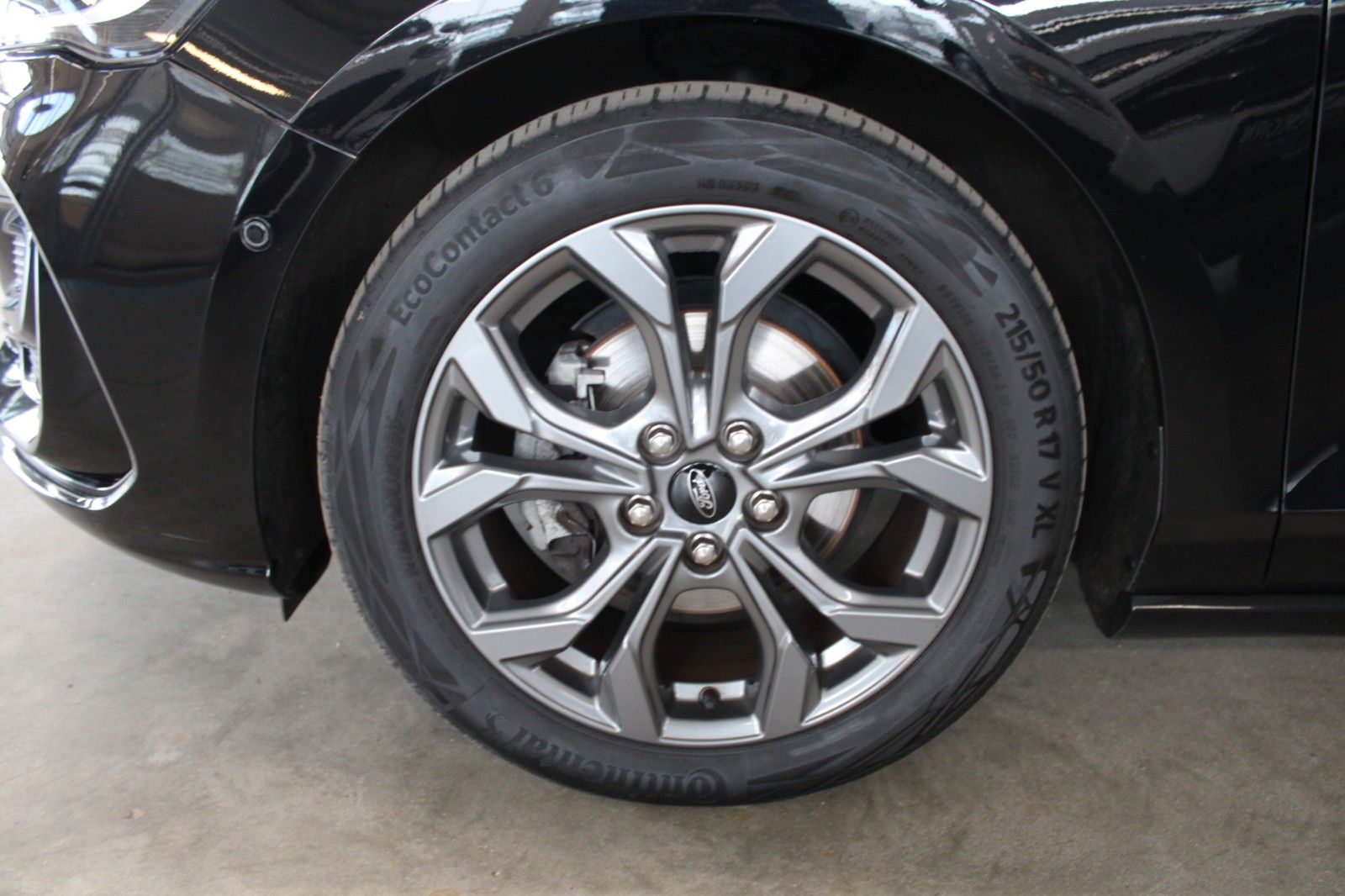 Fahrzeugabbildung Ford Focus ST-LINE Turnier Automatik LED NAVI CAM AHK
