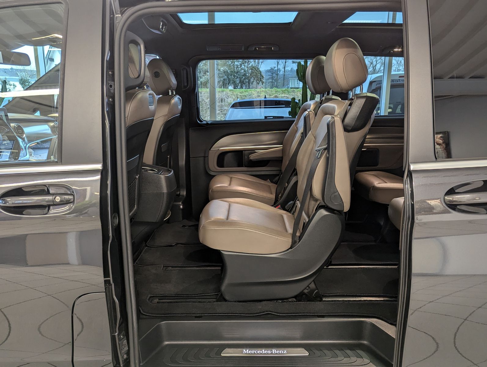 Fahrzeugabbildung Mercedes-Benz V 300 d EXCLUSIVE 4M lang Pano Nappa AHK VOLL 19