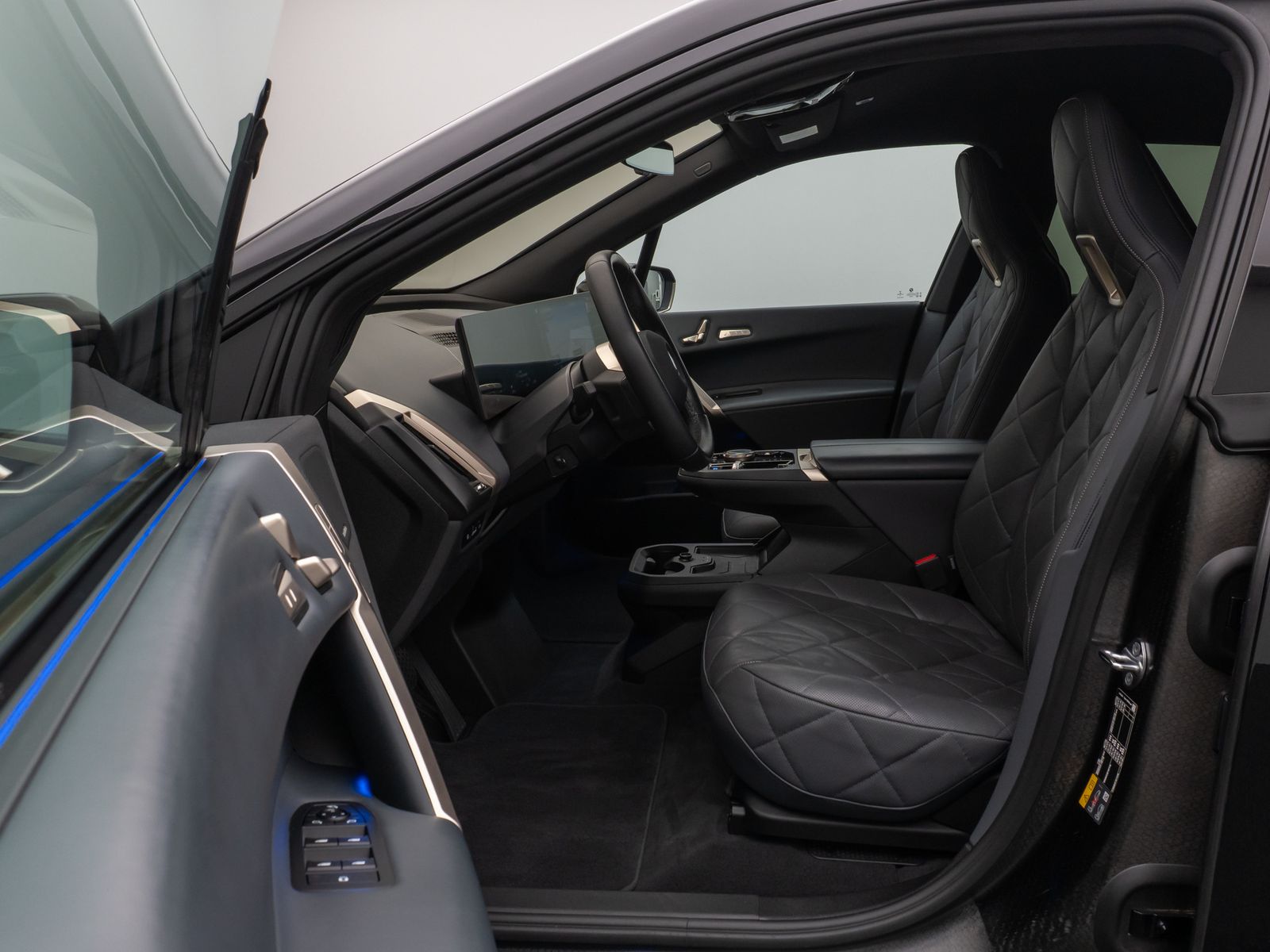 Fahrzeugabbildung BMW iX xD50 Sport 360°H/K DAB SoftCl AHK Komfort 21"