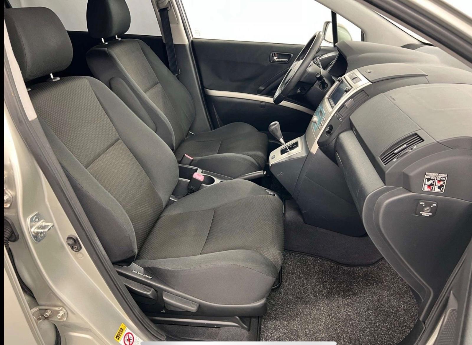 Toyota Corolla Verso 2004 — photo 8