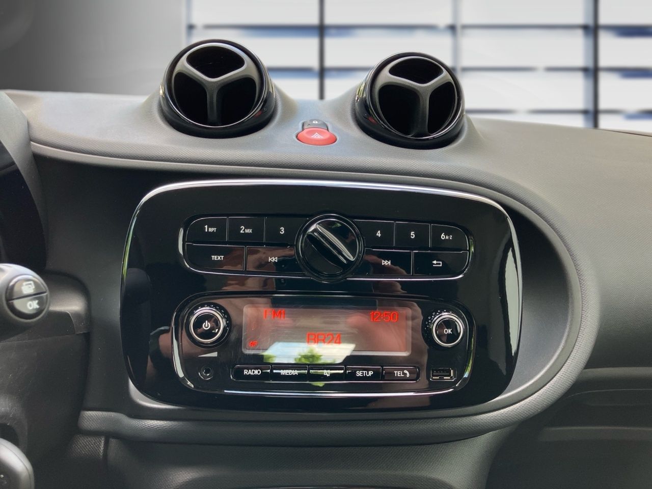 Fahrzeugabbildung Smart smart EQ fortwo 22KW+SITZHEIZ+KLIMAAUTO+DAB+USB