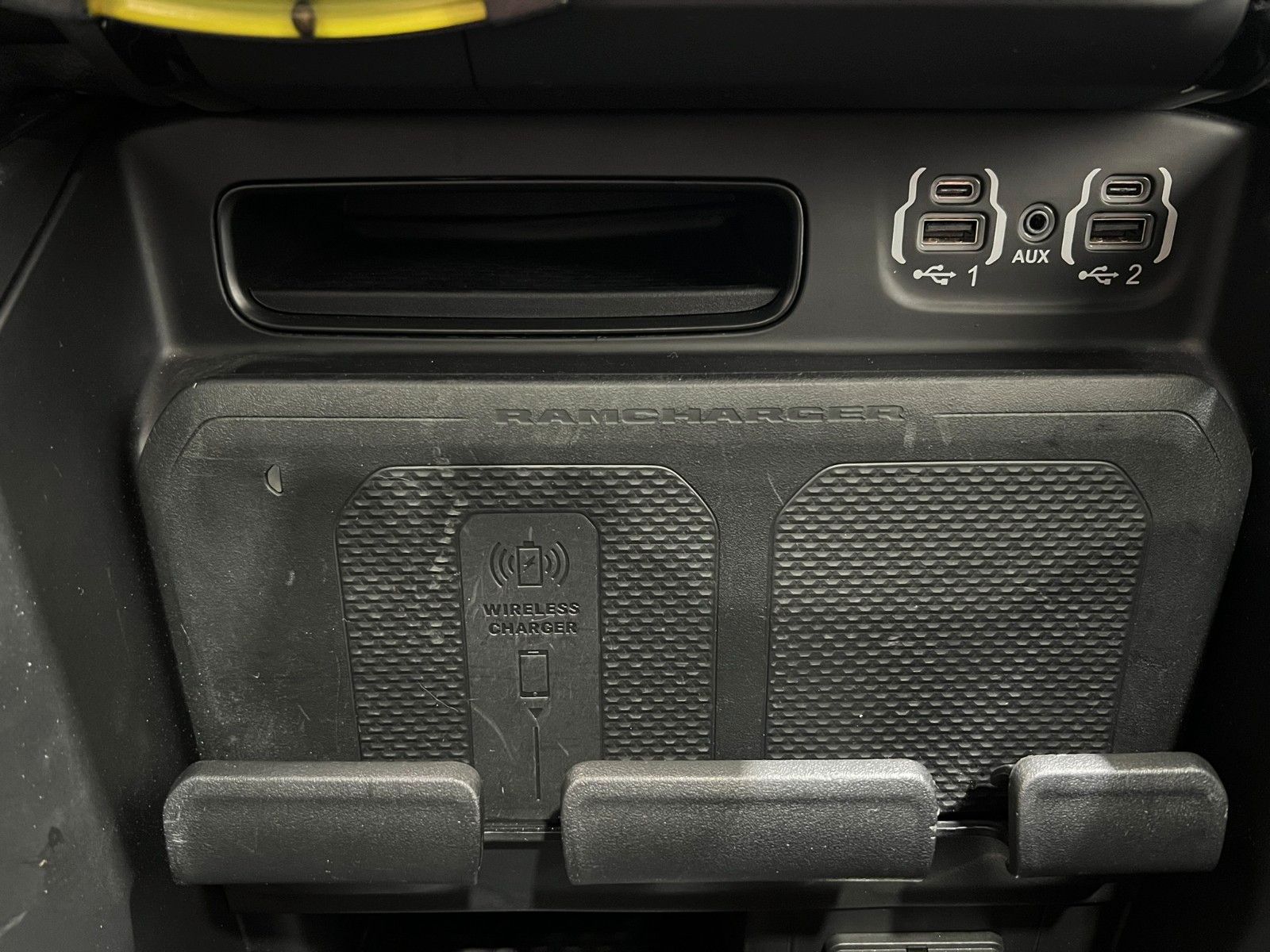 Fahrzeugabbildung Dodge RAM 1500 Laramie Crew Cab Longbed 4x4 *LPG/AHK*
