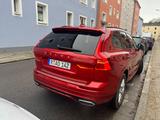 Volvo XC60 T6 AWD R Design * HEAD-UP*Luft*230km/h - rote Volvo XC60