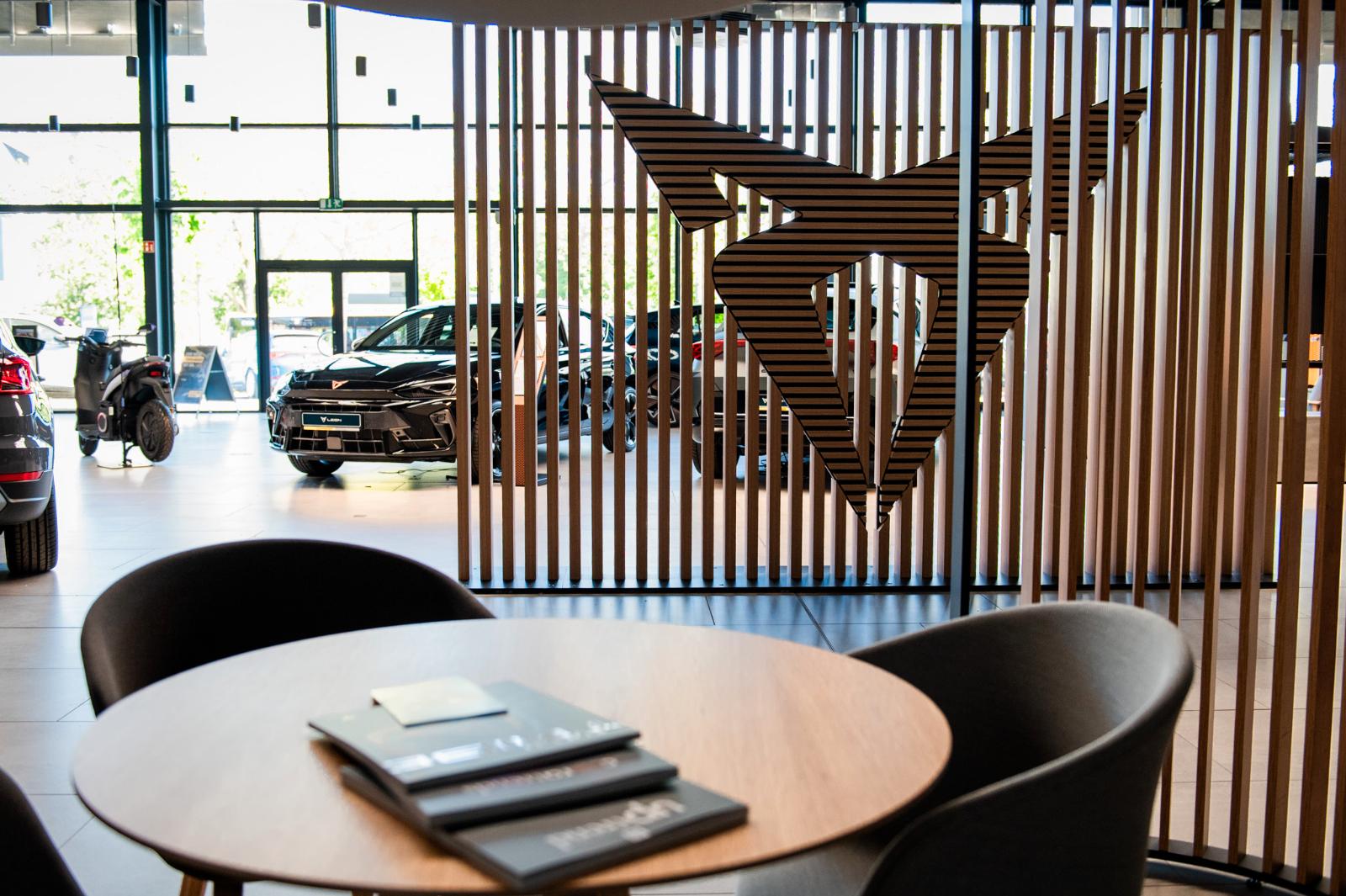 showroom-image-top