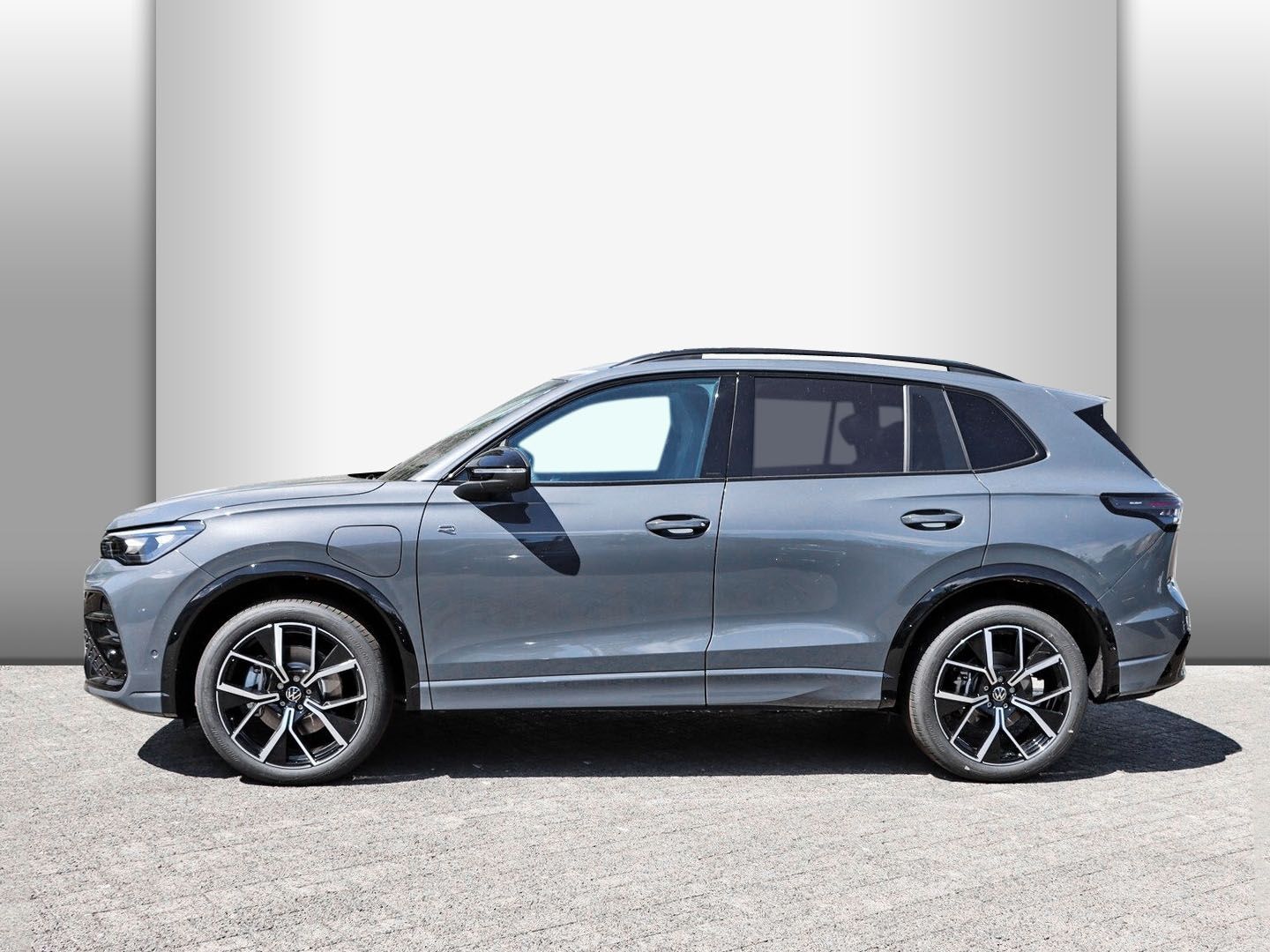 Volkswagen Tiguan R-Line 1.5 eHybrid OPF DSG MATRIX PANO AH foto 4