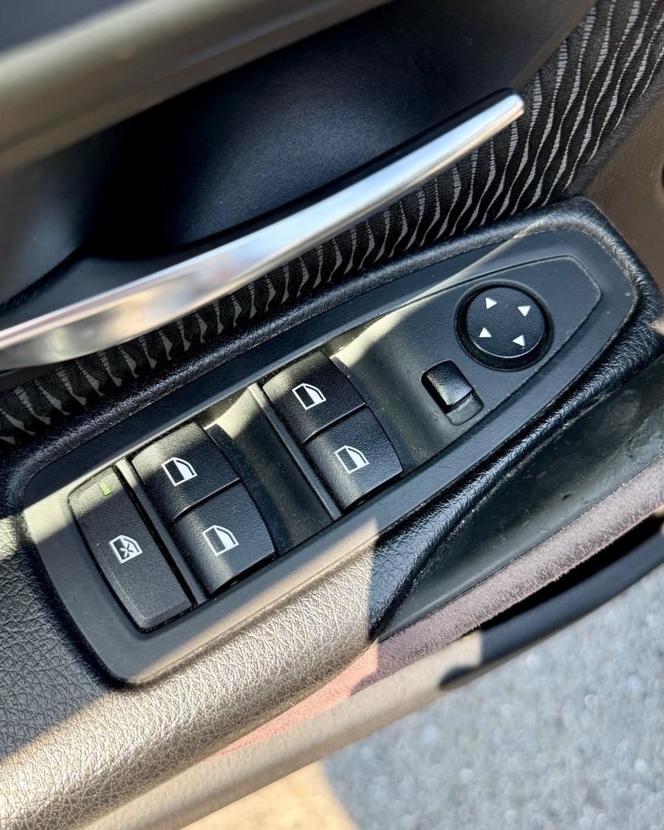 BMW 318 2014 — photo 13