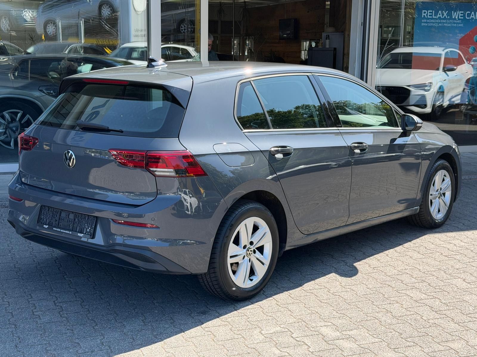Fahrzeugabbildung Volkswagen Golf VIII 2.0d Life VIRTU+LED+NAVI+SHZ+ACC+PDC+
