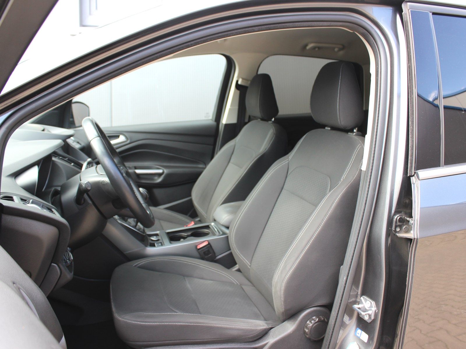 Fahrzeugabbildung Ford Kuga Cool & Connect 2,0 TDCi 4x2 Start/Stopp