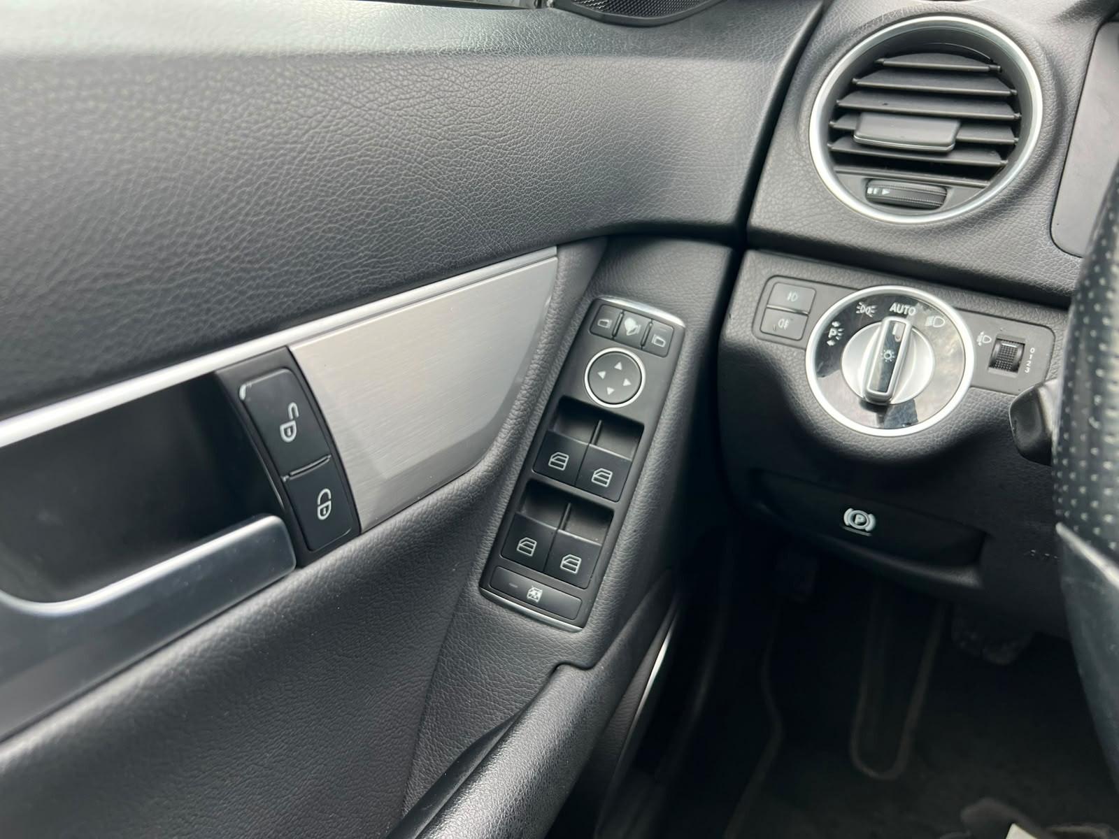 Mercedes-Benz C220 2011 — photo 20