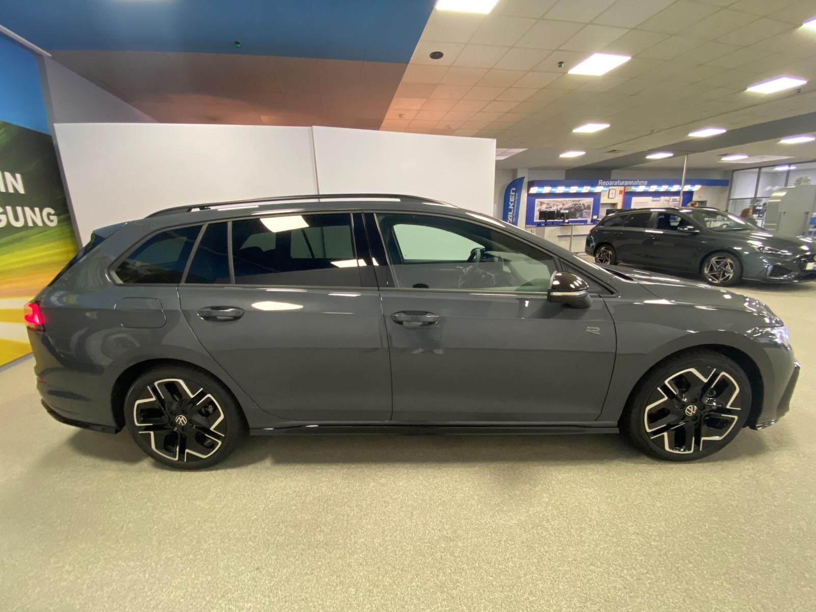 Fahrzeugabbildung Volkswagen Variant 2.0 TSI 4Mot R-Line BlackStyle+AHK+MATRI