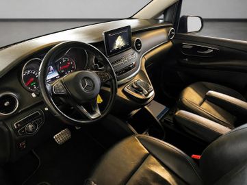 Mercedes V 220 - 12