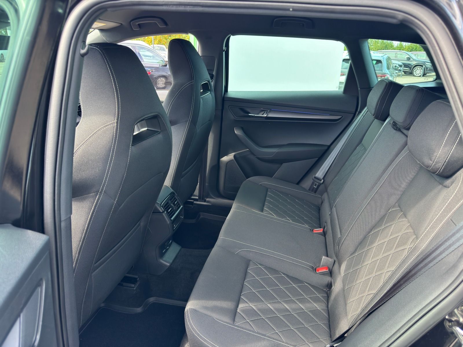 Fahrzeugabbildung SKODA Karoq Sportline 1.5TSI DSG*RFK*SideAss*AHK*eHeck