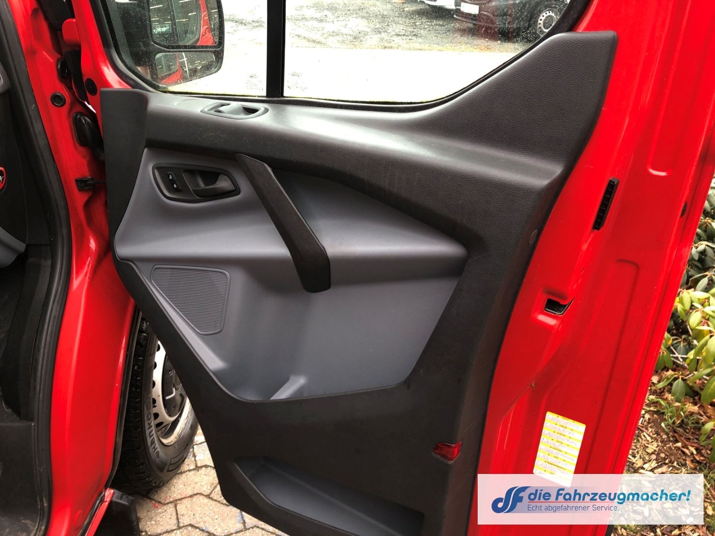 Fahrzeugabbildung Ford Transit Custom Kombi 300 L1 2.2 TDCi *2271 Expor