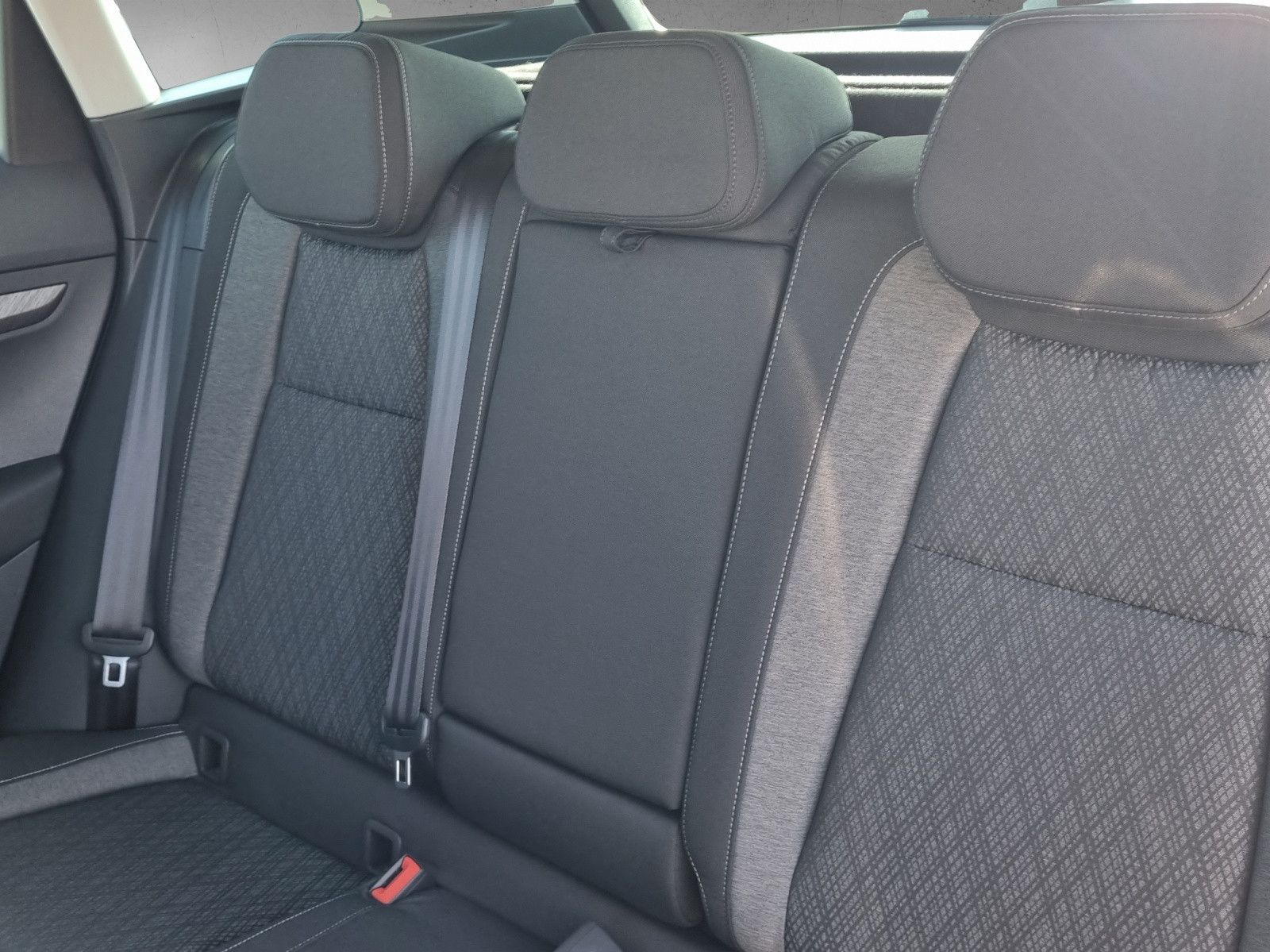 Fahrzeugabbildung SKODA Karoq Balance 1,5TSI Garantie +3 Fahrassi