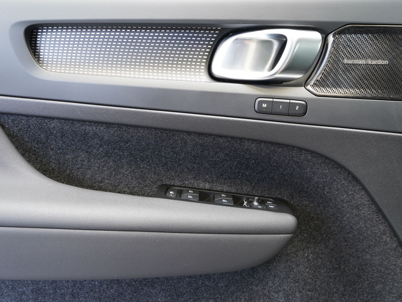 Fahrzeugabbildung Volvo XC40 B4 B R Design LED/NAVI/ACC/LEDER/360°