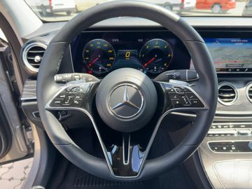 Mercedes E 200 - 11