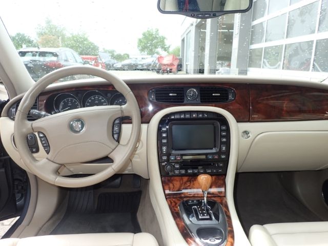 Fahrzeugabbildung Jaguar XJ 3.5 V8 Luftfederung AD Navi Memory Sitze Xeno